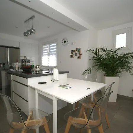 Roofed In Provence With Fantastic Pool And Terrace Mandelieu